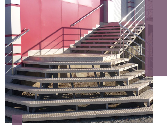 Лестницы для магазина в Кизилюрте — изготовление и монтаж