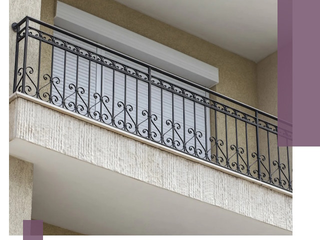 Балконные ограждения из металла и стекла в Кизилюрте для домов