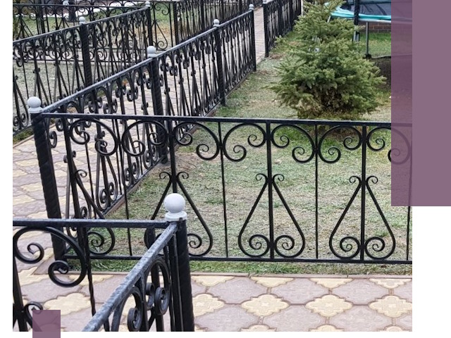 Кованые газонные ограждения под ключ в Кизилюрте